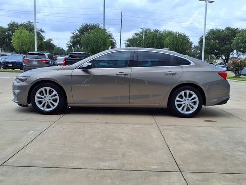 Used 2017 Chevrolet Malibu LT FWD image 22