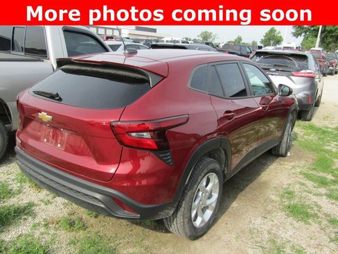 Used 2024 Chevrolet Trax LS w/ LS Convenience Package FWD image 5