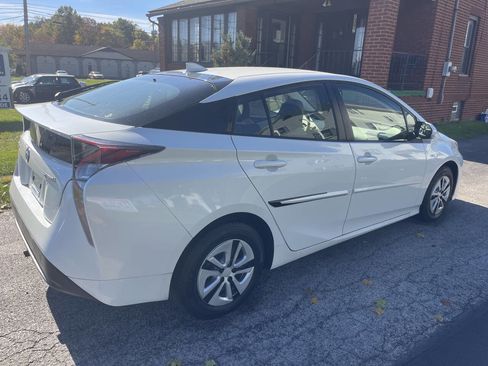 Used 2016 Toyota Prius Two image 5