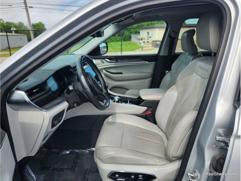 Used 2021 Jeep Grand Cherokee L Overland w/ Luxury Tech Group IV AWD/4WD image 23