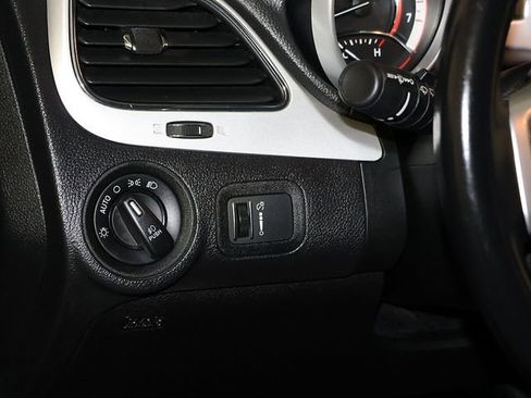 Used 2019 Dodge Journey SE w/ Connectivity Group FWD image 24
