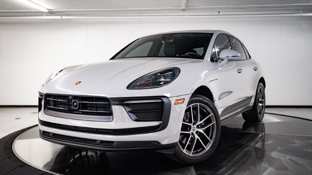 Certified 2023 Porsche Macan AWD/4WD image 1