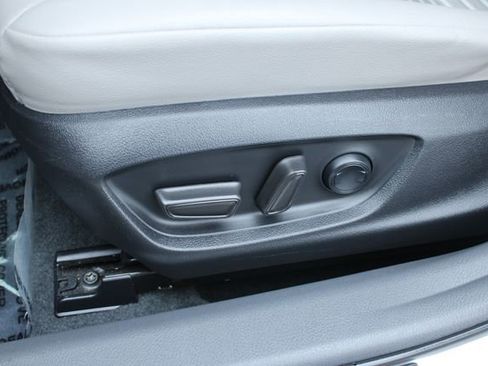 Used 2022 Toyota Camry SE image 13