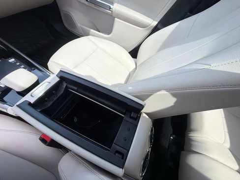 Used 2022 Mercedes-Benz GLB 250 4MATIC w/ Premium Package Lite image 36