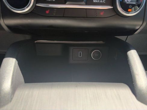 Used 2020 Ford Escape SE FWD image 19