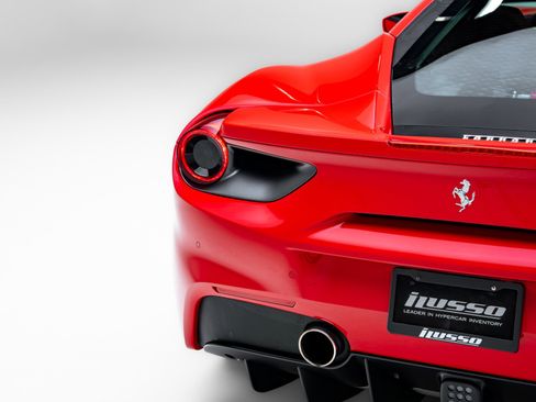 Used 2018 Ferrari 488 GTB image 31