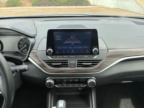 Used 2025 Nissan Altima 2.5 SV image 17