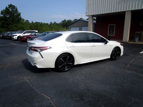 Used 2018 Toyota Camry XSE image 6