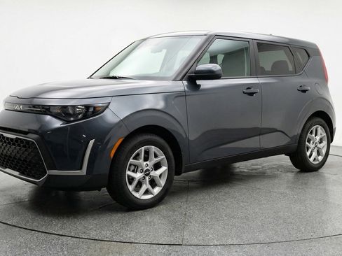 Used 2025 Kia Soul LX w/ LX Technology Package FWD image 3