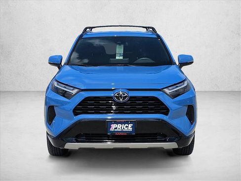 Used 2025 Toyota RAV4 SE AWD/4WD image 2