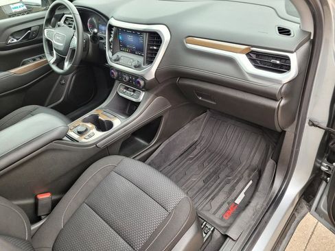 Certified 2023 GMC Acadia SLE w/ Driver Convenience Package image 10