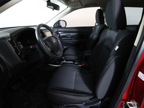 Used 2020 Mitsubishi Outlander ES FWD image 17