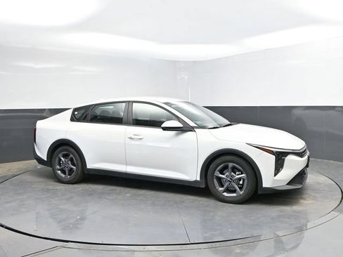 Used 2025 Kia K4 FWD image 3