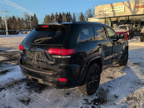 Used 2020 Jeep Grand Cherokee Altitude image 3