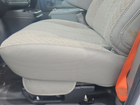 Used 2015 Chevrolet Express 2500 RWD image 21