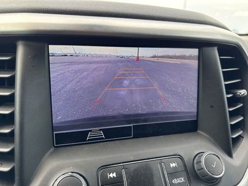 Used 2023 GMC Acadia SLE w/ Driver Convenience Package image 12