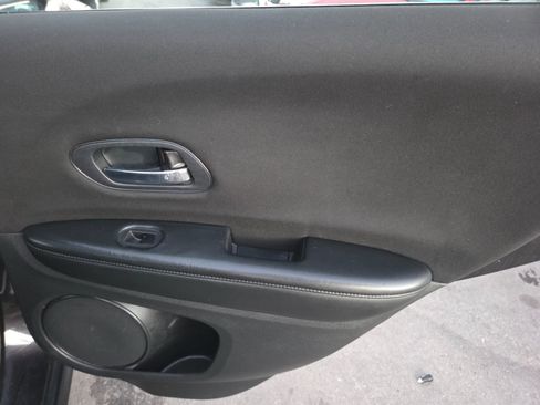 Used 2018 Honda HR-V LX image 11