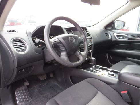 Used 2018 Nissan Pathfinder SV w/ SV All Weather Package image 10