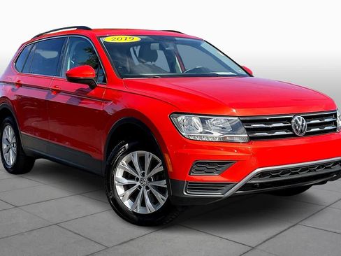 Used 2019 Volkswagen Tiguan SE w/ Panoramic Sunroof Package image 2