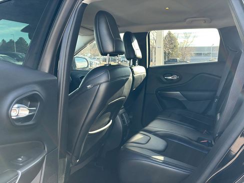 Used 2019 Jeep Cherokee Latitude Plus w/ Comfort/Convenience Group image 14