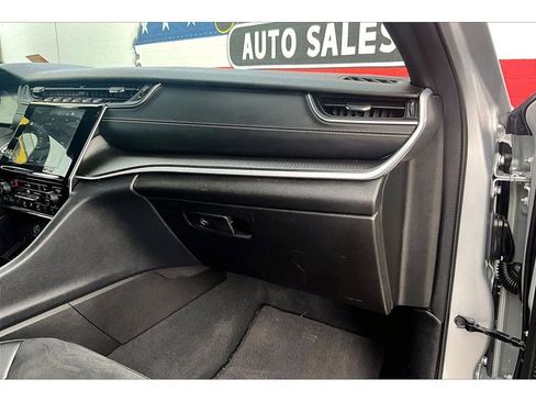 Used 2024 Jeep Grand Cherokee L Laredo AWD/4WD image 17