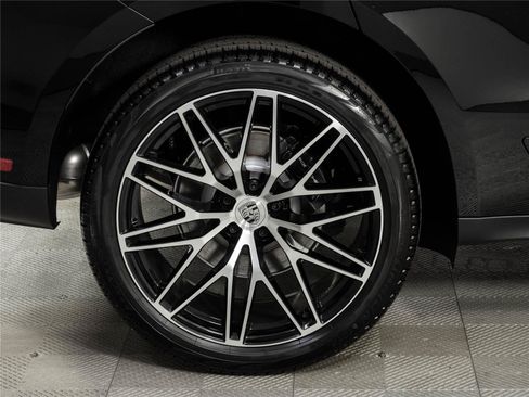 New 2026 Porsche Macan Turbo AWD/4WD image 39