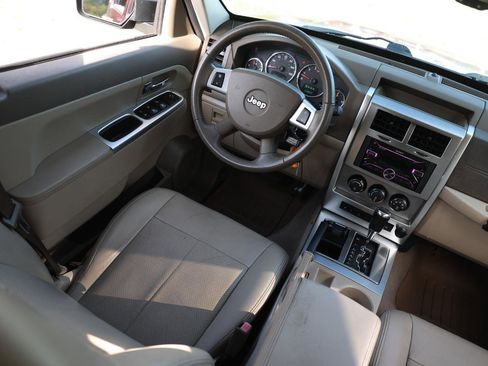 Used 2009 Jeep Liberty Limited w/ Premium Group AWD/4WD image 19