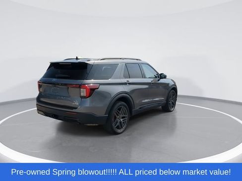 Used 2025 Ford Explorer ST-Line w/ ST-Line Street Pack AWD/4WD image 8