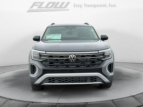New 2026 Volkswagen Atlas Peak Edition image 2