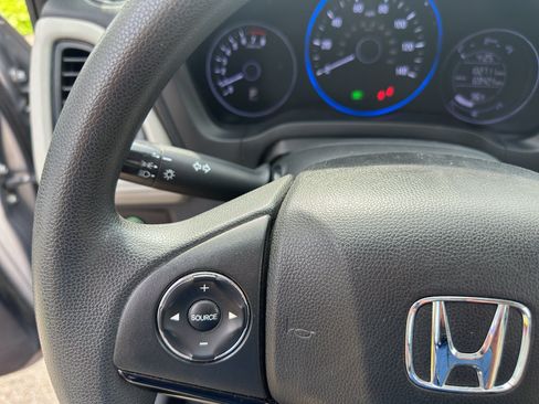 Used 2019 Honda HR-V LX image 25