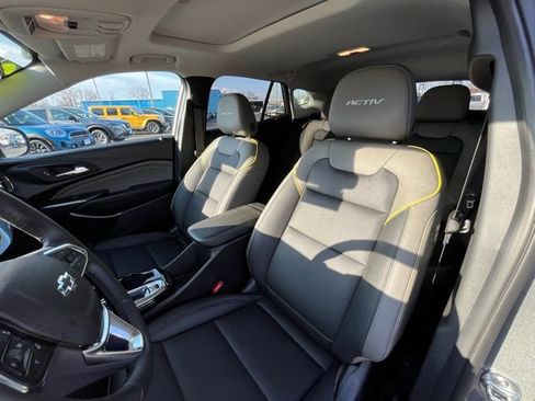 Used 2025 Chevrolet Trax ACTIV w/ Sunroof Package image 12