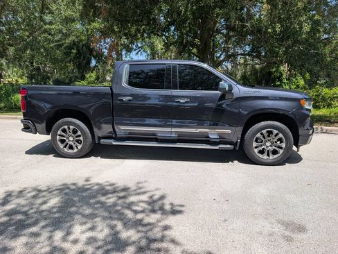 Used 2022 Chevrolet Silverado 1500 High Country w/ Technology Package AWD/4WD image 10