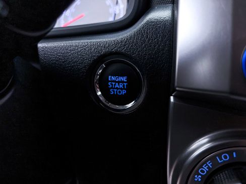 Used 2022 Toyota 4Runner SR5 AWD/4WD image 21