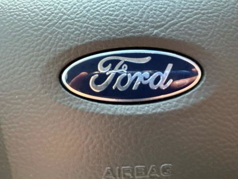 Used 2011 Ford Taurus SEL FWD image 19
