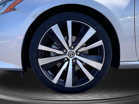 Used 2021 Nissan Altima 2.5 SR FWD image 9