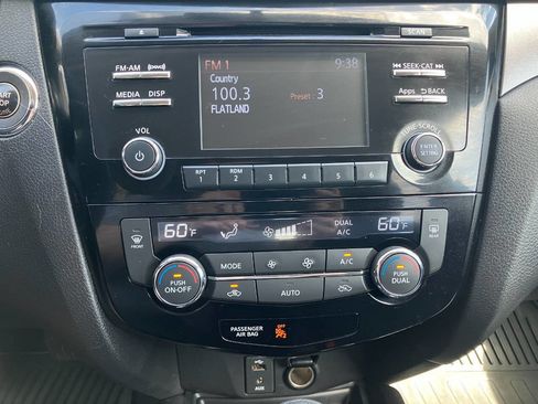 Used 2016 Nissan Rogue SV AWD/4WD image 19
