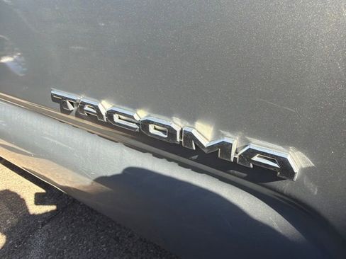 Used 2022 Toyota Tacoma TRD Off-Road AWD/4WD image 3
