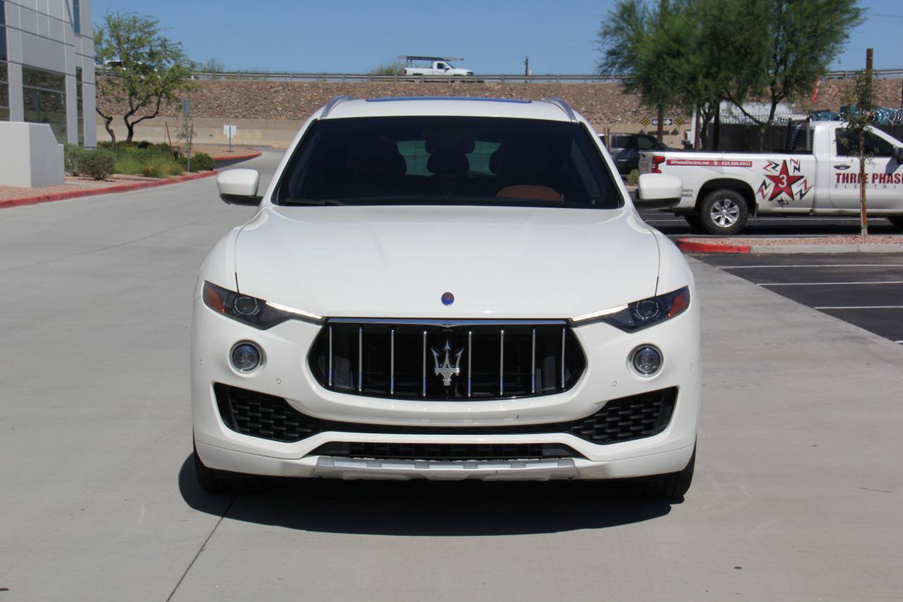 Used 2018 Maserati Levante GranLusso AWD/4WD image 2