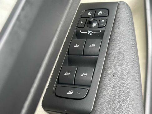 New 2026 Volvo XC40 B5 Plus w/ Protection Package Premier image 21