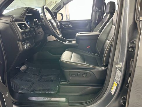 Used 2022 GMC Yukon SLT w/ SLT Luxury Package image 16