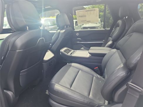 New 2026 Lincoln Navigator Reserve AWD/4WD image 18