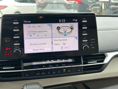 Used 2023 Toyota Sienna XLE w/ XLE Plus Package AWD/4WD image 22
