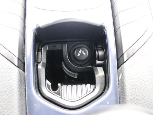 Used 2016 Porsche Panamera 4 image 38