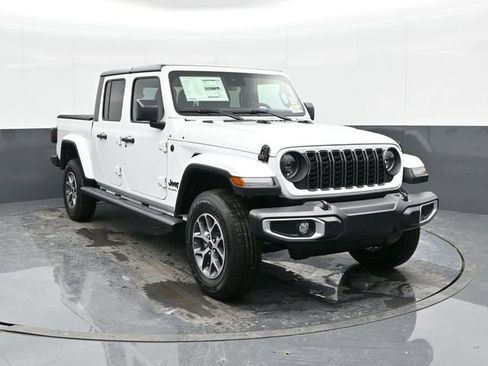 Used 2024 Jeep Gladiator Sport AWD/4WD image 1