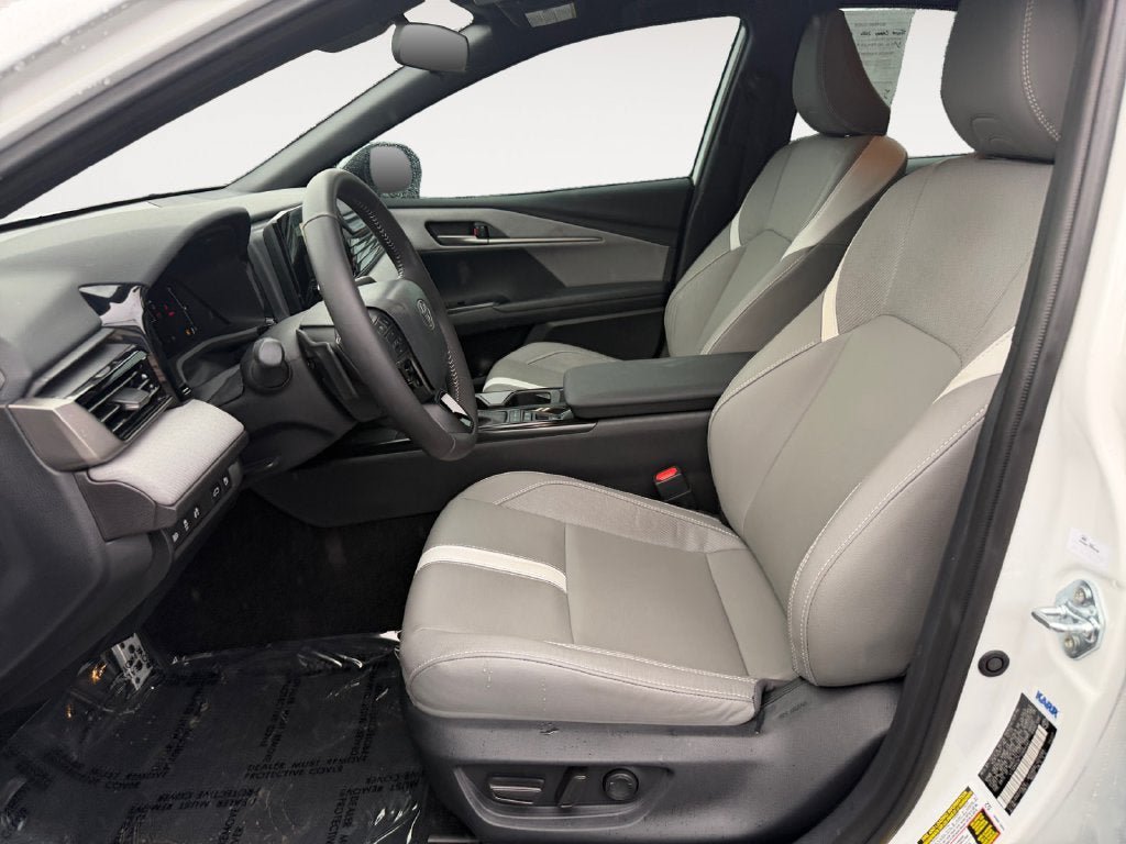 Used 2026 Toyota Camry SE FWD image 6