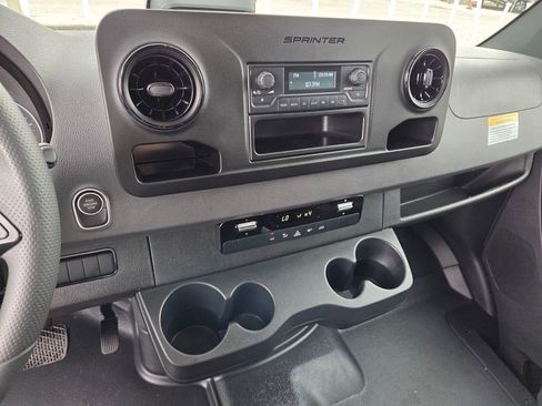 Used 2025 Mercedes-Benz Sprinter 2500 image 25