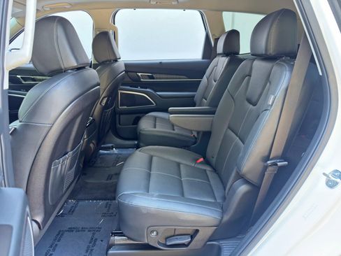 Used 2025 Kia Telluride EX w/ EX Captain's Chair Package AWD/4WD image 40