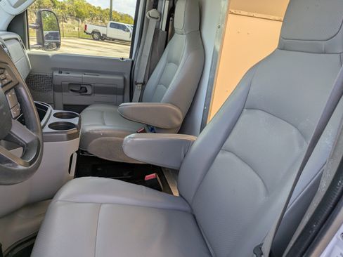 Certified 2023 Ford E-450 and Econoline 450 Super Duty w/ Power Windows & Locks Group RWD image 17
