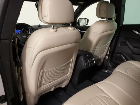 Used 2018 Maserati Levante image 34