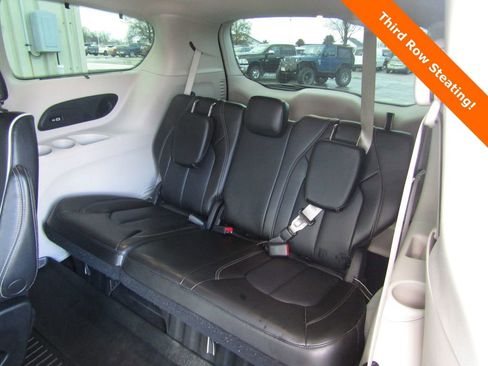 Used 2023 Chrysler Pacifica Limited image 20